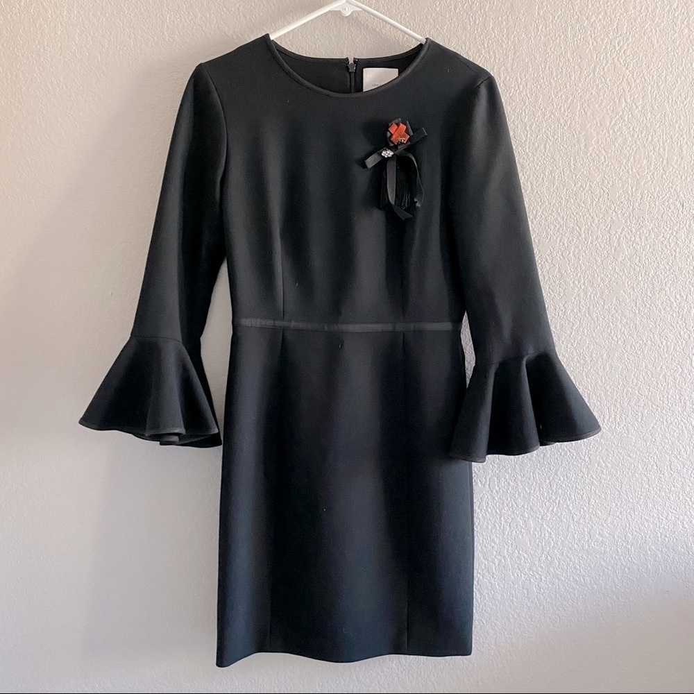 Women’s Cinq a Sept black midi dress, ruffled sleeves w/ ribboned broach size 6